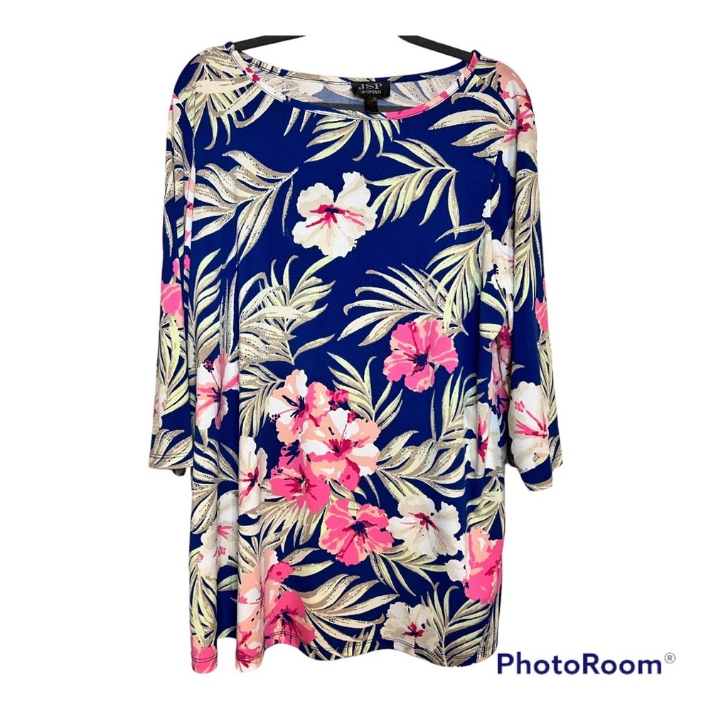 JSP Woman blue blouse with beautiful floral print. Size 1x